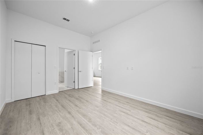 Image No.17-5 Bed Townhouse for sale