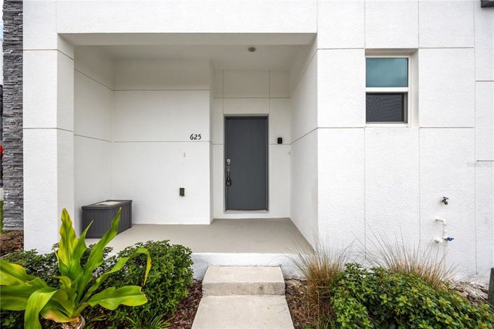 Image No.2-5 Bed Townhouse for sale