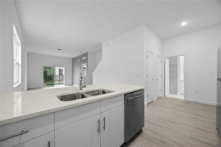 Image No.6-5 Bed Townhouse for sale