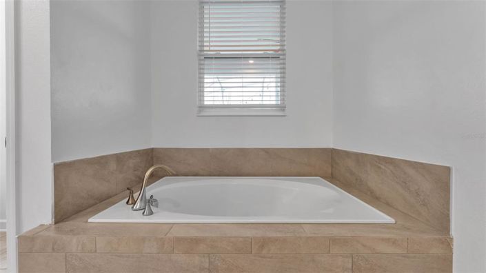 Image No.56-8 Bed House for sale