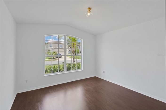 Image No.15-3 Bed House for sale