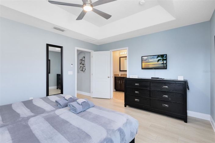 Image No.20-4 Bed Townhouse for sale