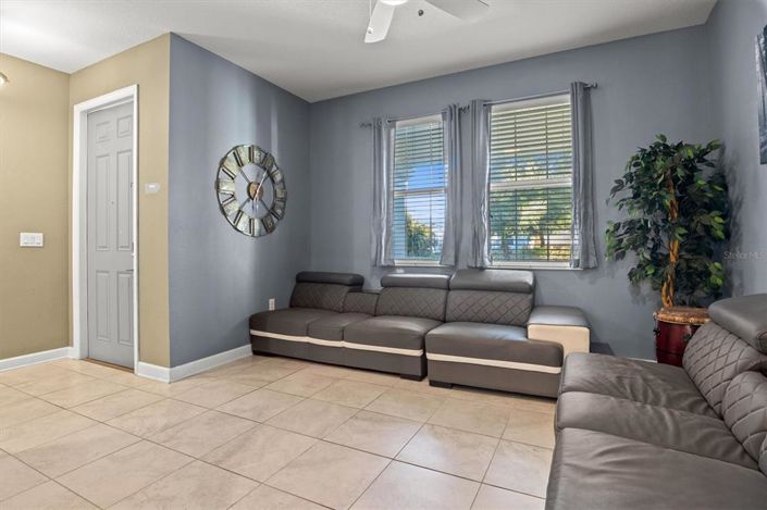 Image No.8-5 Bed House for sale