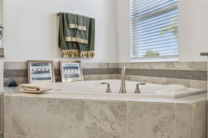 Image No.24-5 Bed House for sale