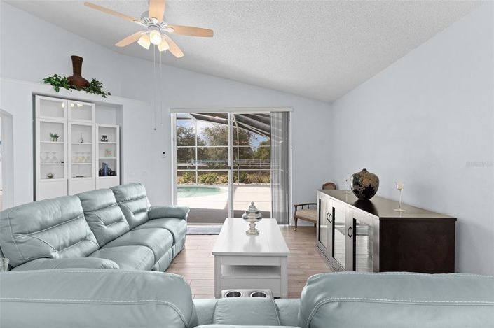 Image No.19-4 Bed House for sale