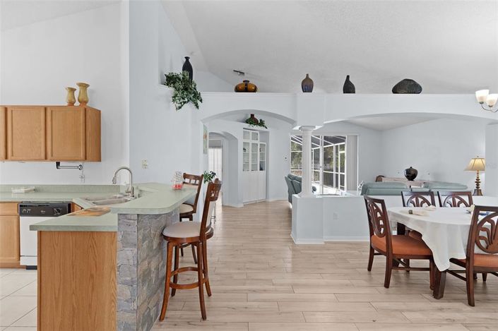 Image No.8-4 Bed House for sale