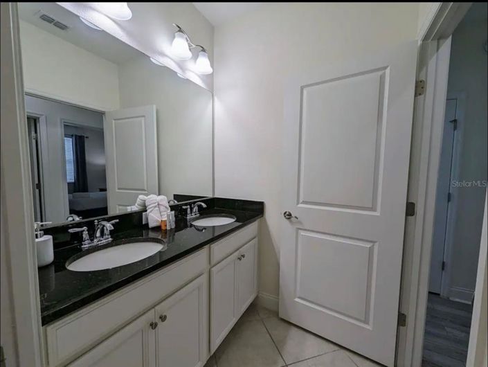 Image No.14-5 Bed Townhouse for sale