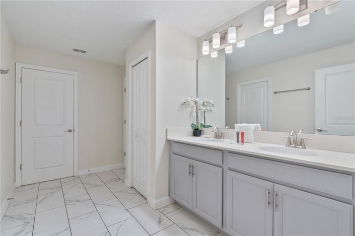 Image No.39-8 Bed House for sale