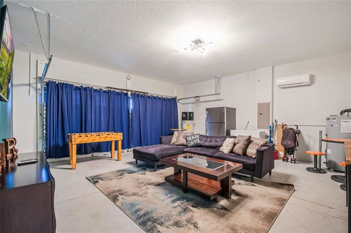 Image No.11-8 Bed House for sale