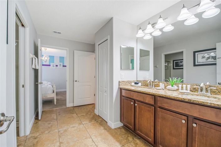 Image No.45-8 Bed House for sale