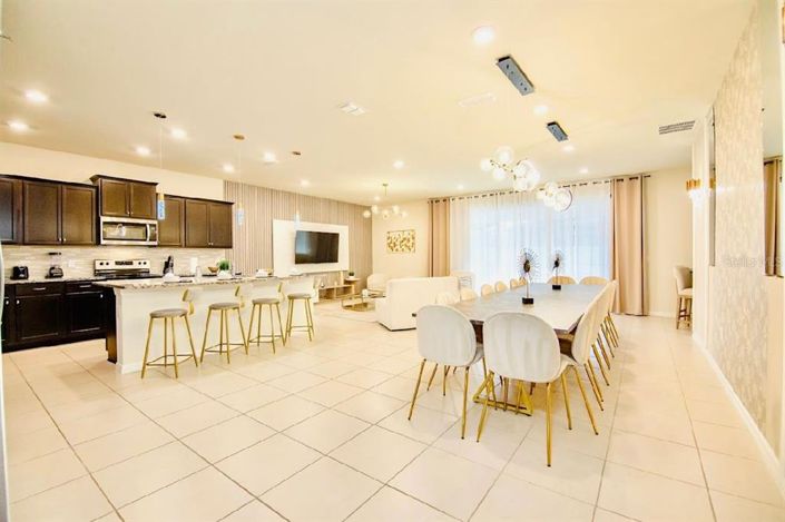 Image No.38-10 Bed House for sale