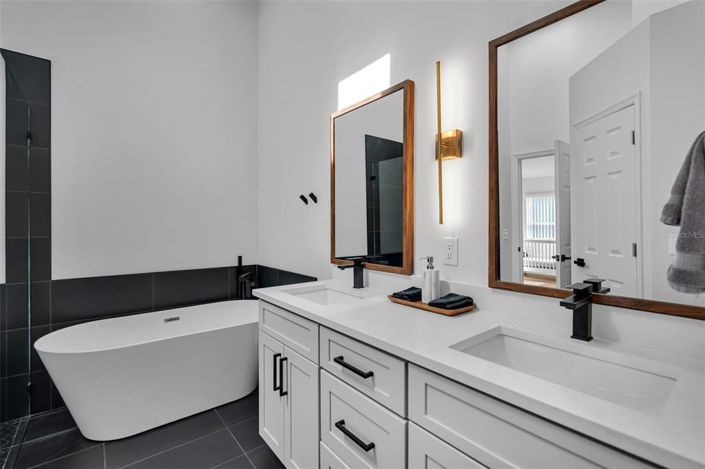 Image No.16-4 Bed House for sale