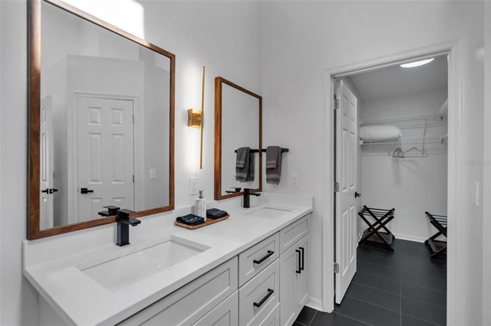 Image No.18-4 Bed House for sale