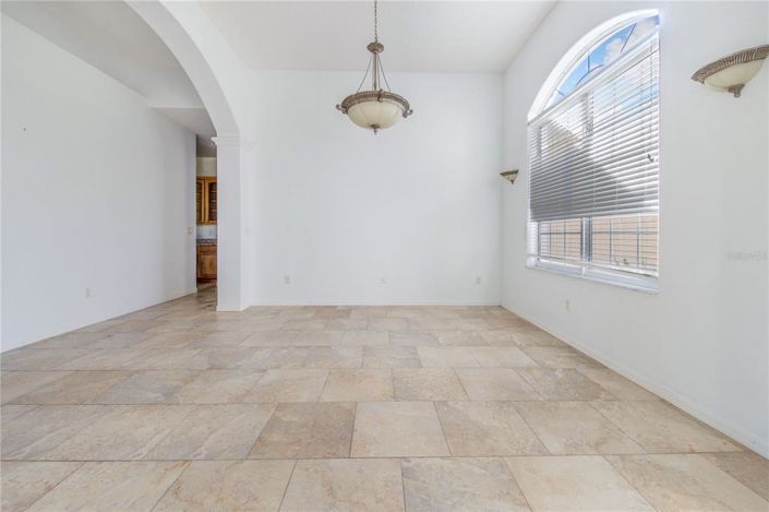 Image No.11-4 Bed House for sale