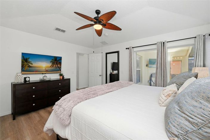 Image No.17-4 Bed House for sale