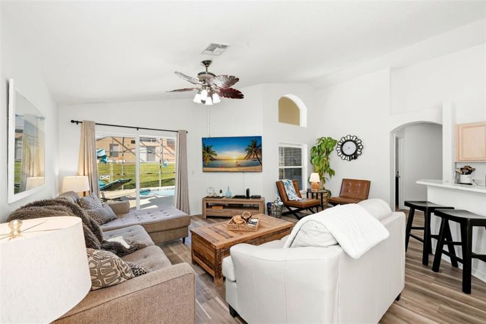 Image No.8-4 Bed House for sale