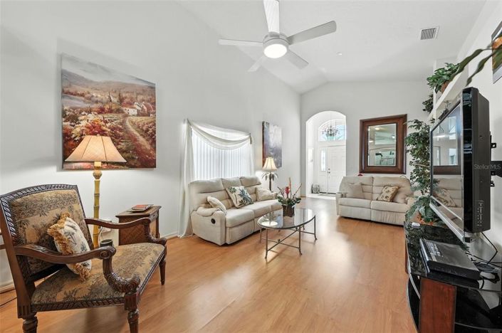 Image No.32-2 Bed House for sale