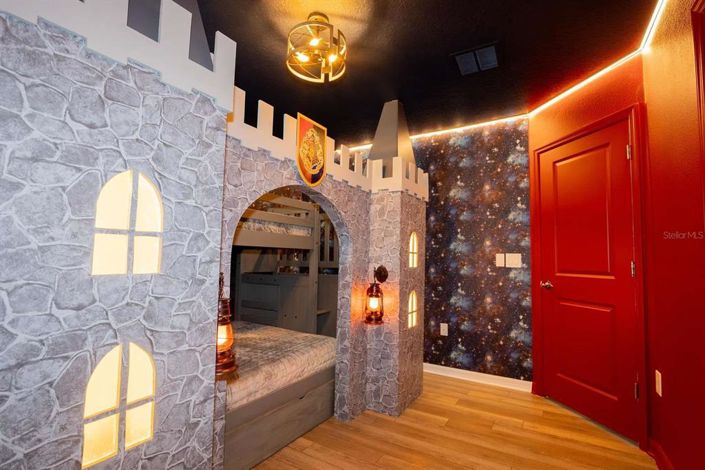 Image No.10-5 Bed House for sale