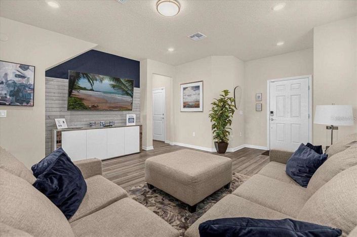 Image No.3-5 Bed House for sale