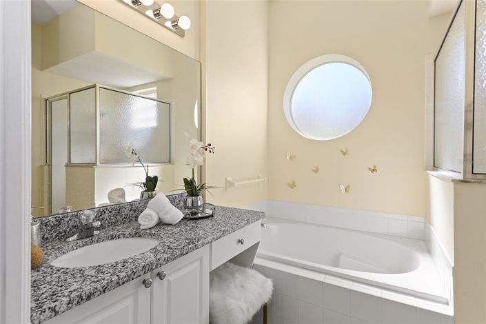 Image No.16-5 Bed Townhouse for sale