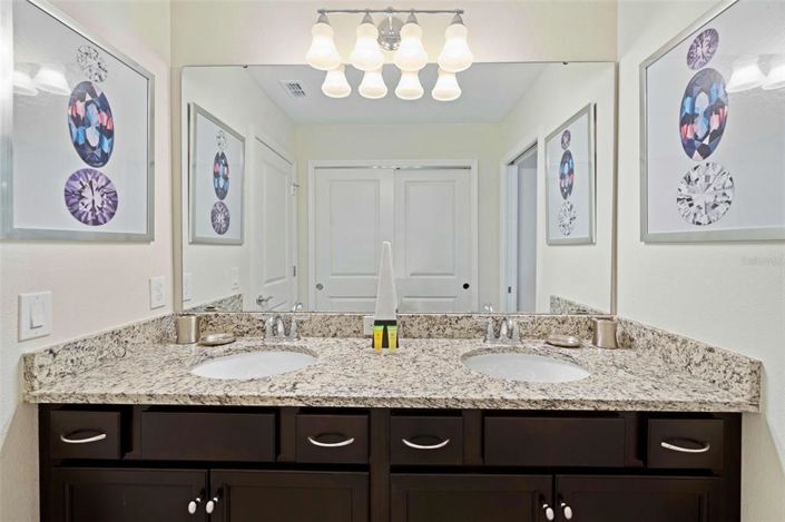 Image No.21-5 Bed Townhouse for sale