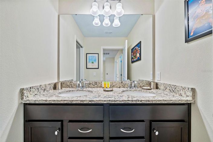 Image No.26-5 Bed Townhouse for sale