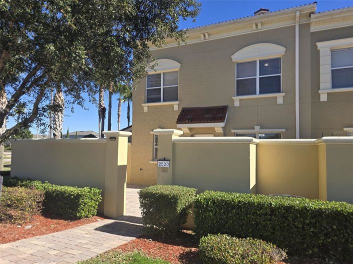 Image No.2-4 Bed Townhouse for sale