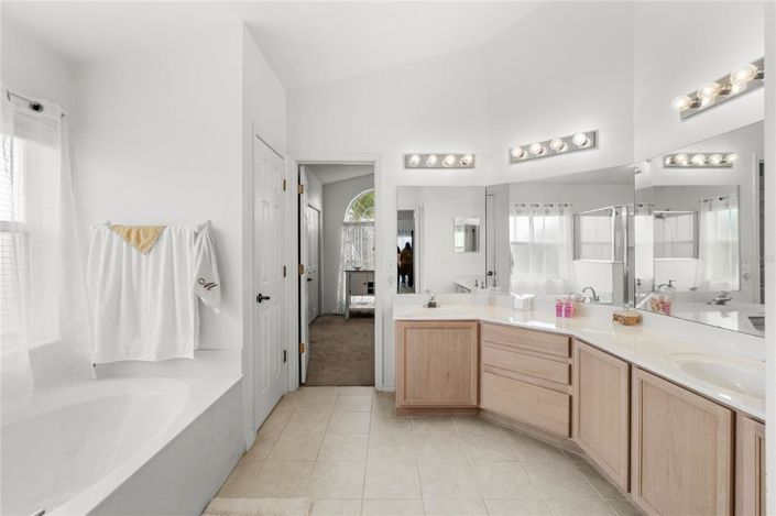 Image No.8-4 Bed House for sale