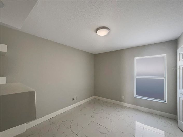 Image No.16-4 Bed House for sale