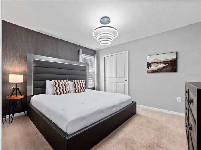 Image No.30-6 Bed House for sale