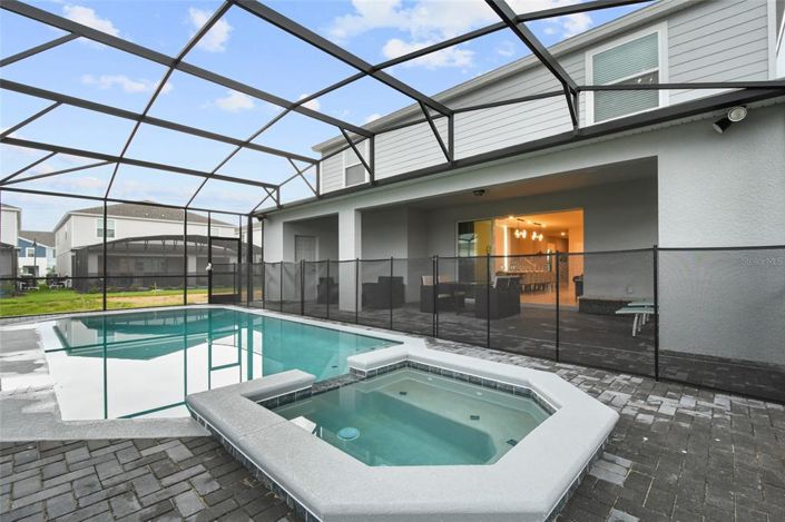 Image No.40-10 Bed House for sale