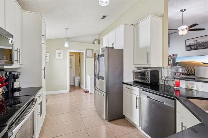 Image No.14-4 Bed House for sale