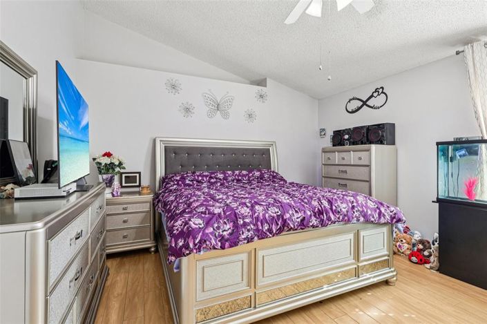 Image No.22-4 Bed House for sale