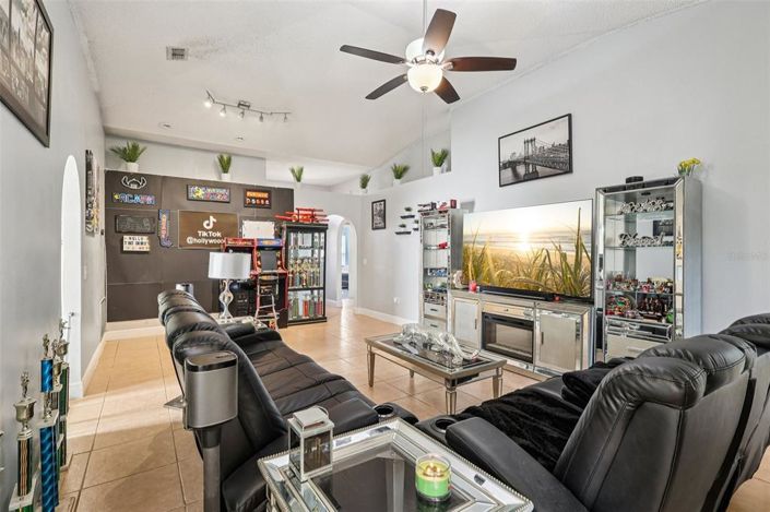 Image No.8-4 Bed House for sale