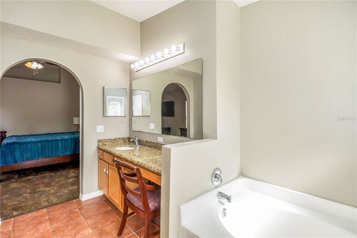 Image No.16-4 Bed House for sale