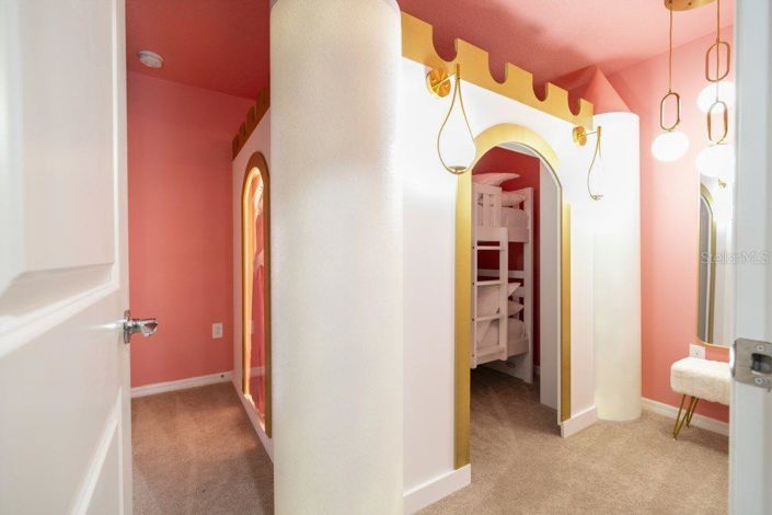 Image No.26-5 Bed Townhouse for sale