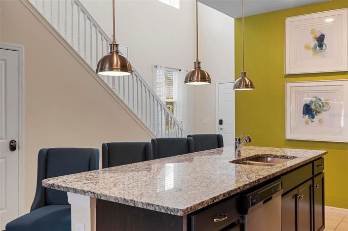 Image No.5-6 Bed House for sale