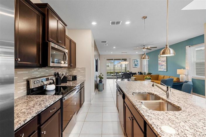 Image No.7-6 Bed House for sale