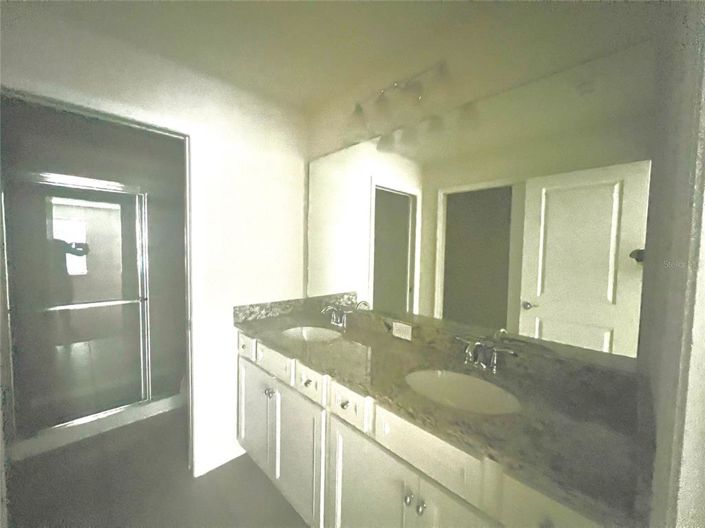 Image No.20-5 Bed Townhouse for sale