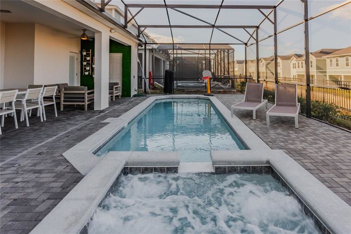 Image No.20-10 Bed House for sale