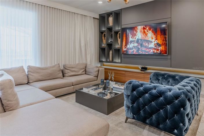 Image No.3-10 Bed House for sale