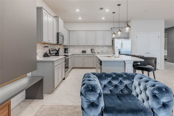 Image No.7-10 Bed House for sale