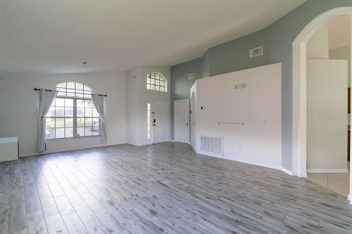 Image No.2-4 Bed House for sale