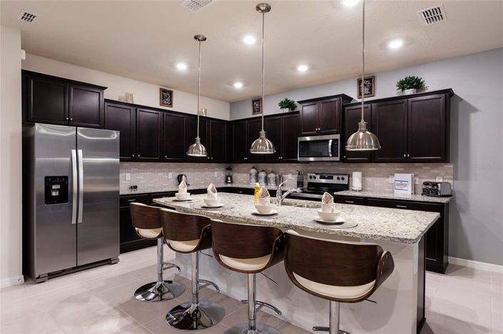 Image No.5-9 Bed House for sale