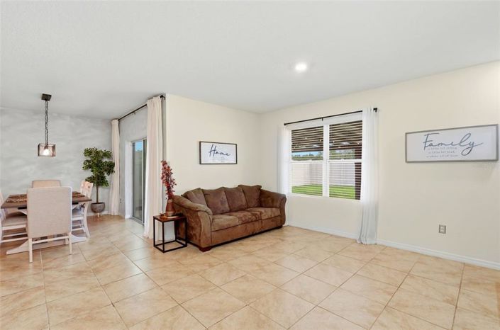 Image No.18-4 Bed House for sale