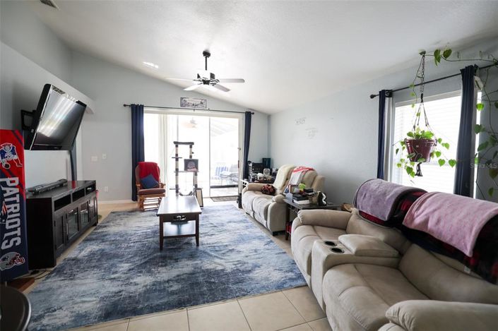 Image No.15-4 Bed House for sale