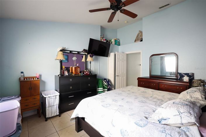 Image No.18-4 Bed House for sale