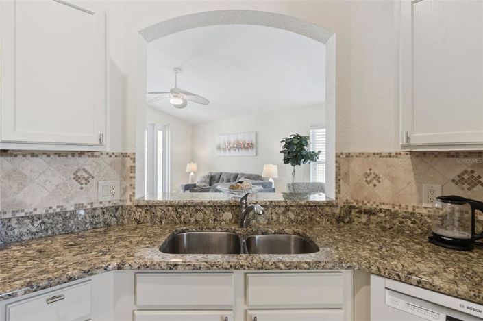 Image No.12-4 Bed House for sale