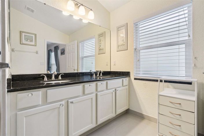 Image No.24-4 Bed House for sale