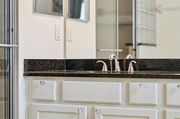 Image No.25-4 Bed House for sale